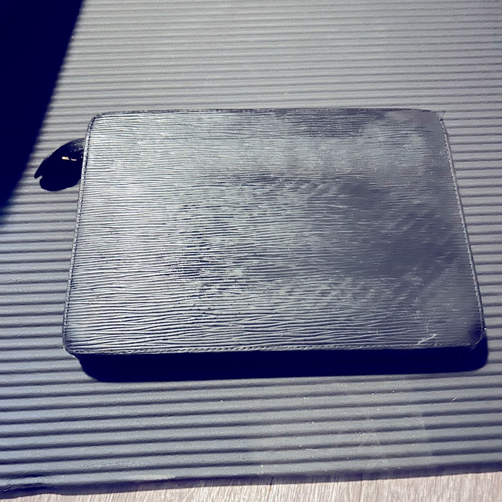 Louis Vuitton Epi Clutch